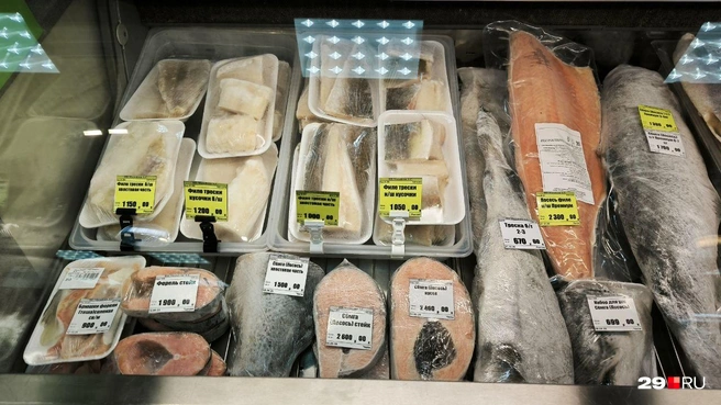 Филе трески — от 1000 до 1200 руб. Просто треска — 670 руб. Филе лосося — 2300 руб. Стейк форели — 1900 руб. Стейк семги — 2600 руб. | Источник: Юрий Скородумов