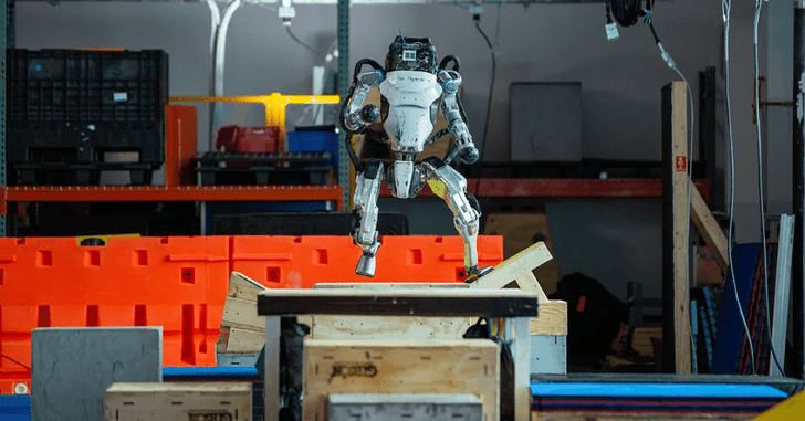 Его прощальный поклон: компания Boston Dynamics отправила на пенсию двуногого робота Atlas и показала его преемника