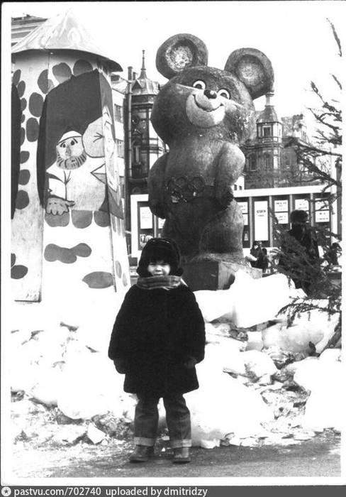В 1981 году главным украшением стал олимпийский мишка | Источник: pastvu.com