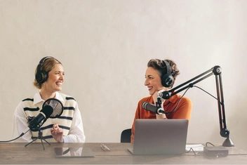 В помощь женщинам: 7 подкастов о здоровье, отношениях и работе