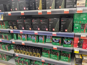 Гирлянды в магазине | Источник: Дарья Гранкина / 26.RU