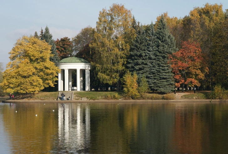 Парки Крестовского острова