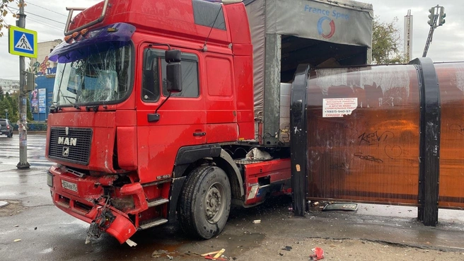 Авария произошла в районе остановки Пролетарской | Источник: t.me/vlg_crime
