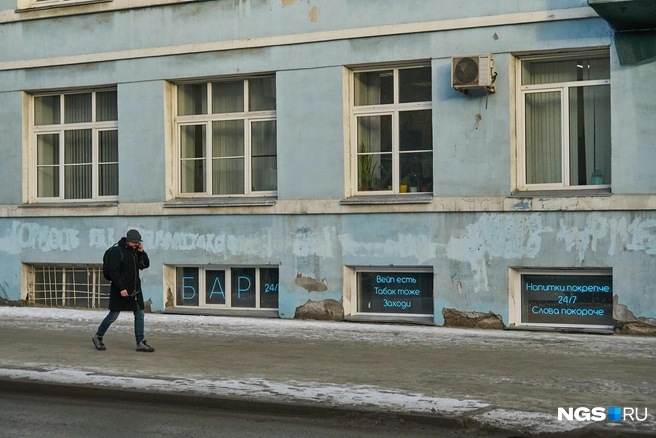 Обычно вдоль этого дома много пешеходов | Источник: Александр Ощепков / NGS.RU
