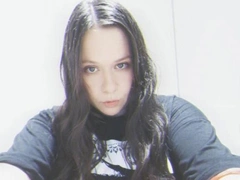 Мать, жестоко убившую 6-летнего сына, отправили за решетку на два месяца — видео из суда