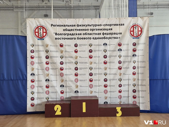 Пьедестал чемпионов ждал победителей без всяких стартовых взносов | Источник: Ирина Яковлева / V1.RU