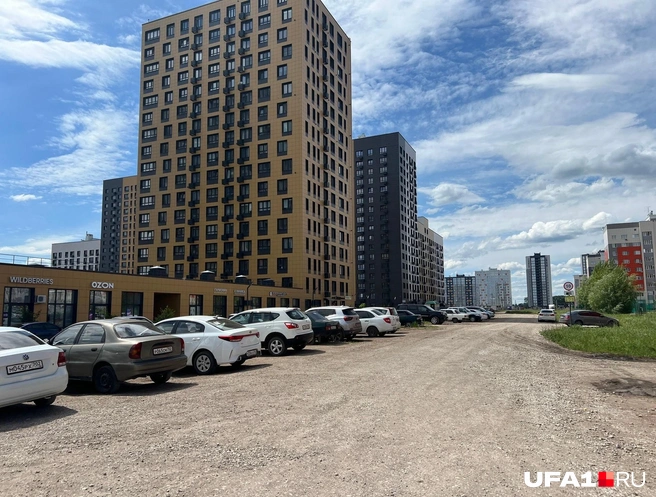 Парковочных мест тоже не придумали | Источник: Андрей Бирюков / UFA1.RU