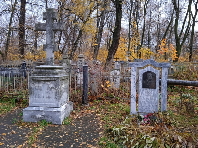 На кладбище много могил царских офицеров | Источник: Дмитрий Сильнов / 173. RU