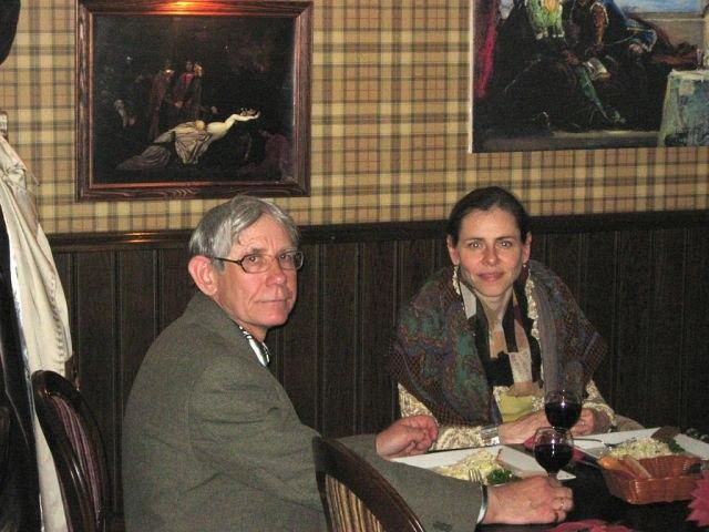 Александр Жемчугов и дочь Смоктуновского Мария Иннокентьевна в 2011 году | Источник: Александр Жемчугов / VK