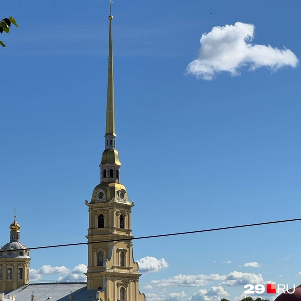 Нашла на территории обзорную площадку на Петропавловскую церковь | Источник: Валерия Богатырёва / 29.RU