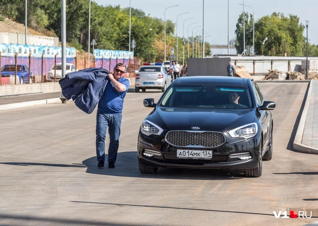 Евгений Харичкин не включил Андрея Бочарова в список должностных лиц региона, которым положена персональная машина | Источник: Константин Завриков / V1.RU