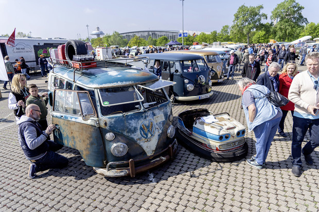 Машина для любви, а не для войны: история легендарного «хиппи-буса» от VW