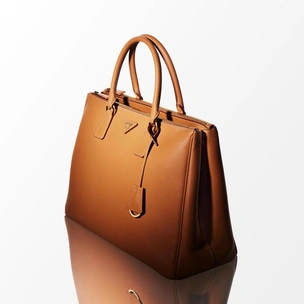 Крупным планом: новая версия Prada Galleria, которую уже привезли в Алматы