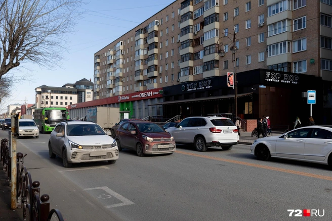 По Республики теперь можно ездить в двух направлениях. Временная разметка уже есть  | Источник: Ирина Шарова / 72.RU 