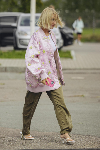 Как одеваются женщины за 50 в России и Европе: 4 наглядных отличия