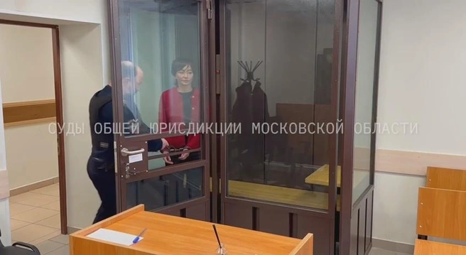 Алия Галицкая за два дня до смерти — ее заводят в зал заседания суда, где арестуют | Источник: Суды общей юрисдикции Московской области / T.me