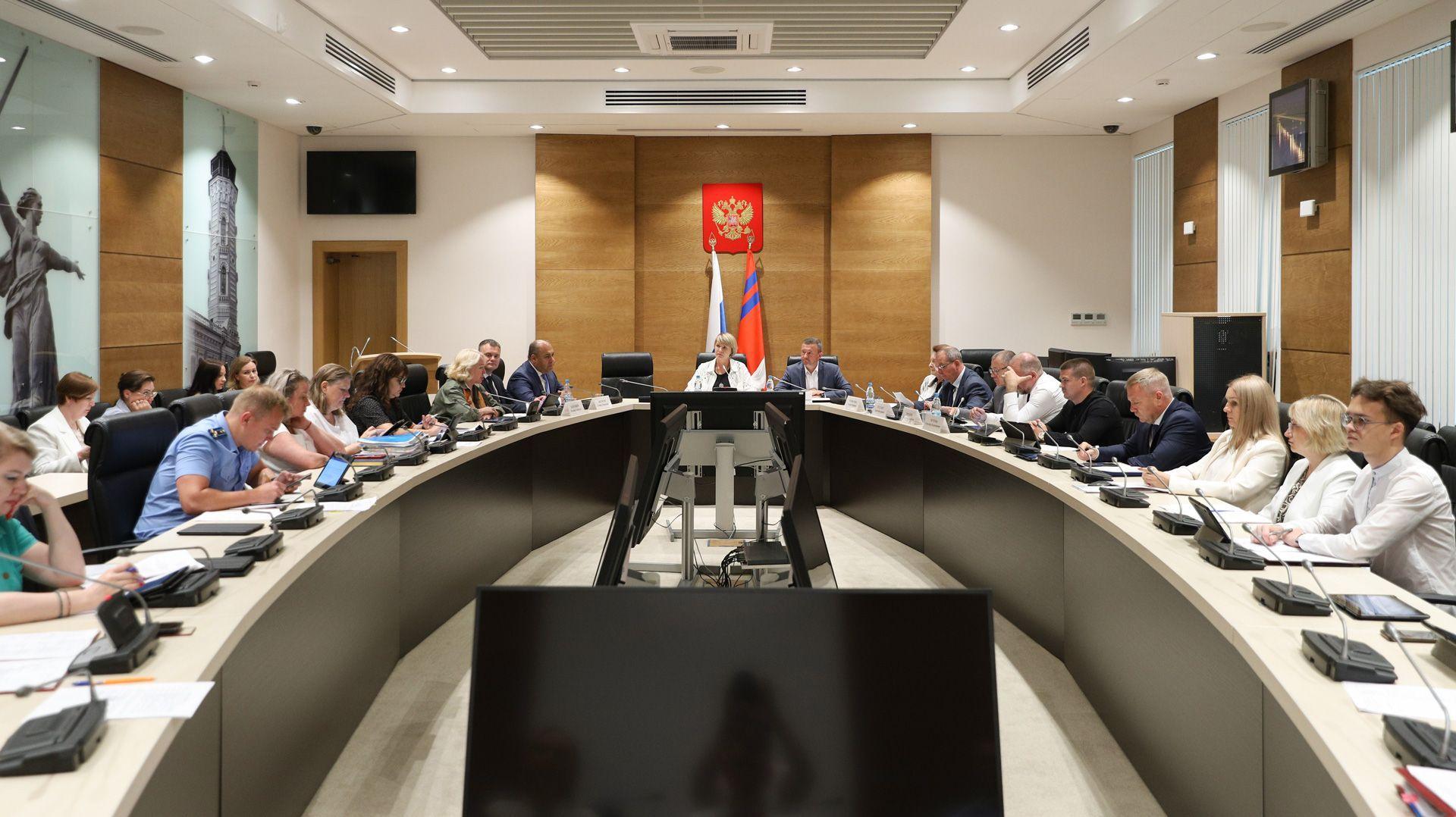 В Волгограде депутаты в авральном порядке хотят принять шокирующие штрафы за парковку и безбилетный проезд