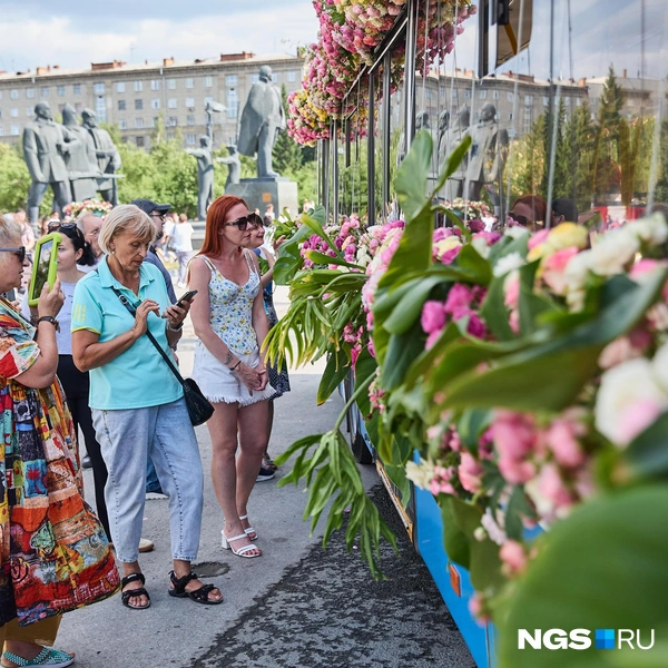 Площадь Ленина была полностью перекрыта в День города  | Источник: Александр Ощепков / NGS.RU