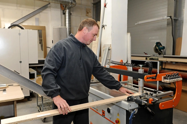 Евгений Некрасов занимается мебелью уже 14 лет  | Источник: Ирина Тропина