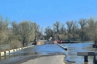 Наплавной мост в Воронежской области перекрыт из-за паводка