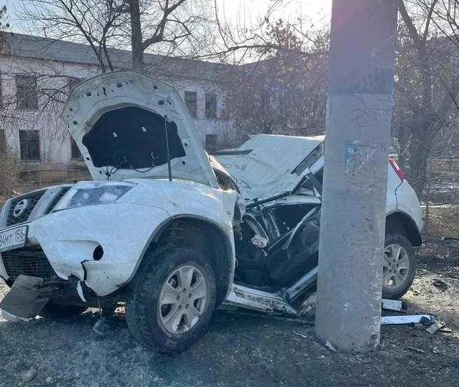 В Орске в ДТП погиб водитель «Ниссана», врезавшийся в столб | Источник: УМВД России по Оренбургской области