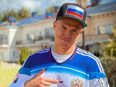 Экс-звезда футбола Дмитрий Тарасов на арендованном «Бентли» унизил водителя автобуса