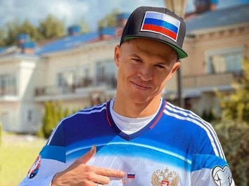 Экс-звезда футбола Дмитрий Тарасов на арендованном «Бентли» унизил водителя автобуса