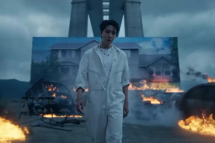 Клип Джей-Хоупа из BTS на трек «Arson» разделил нетизенов на два лагеря
