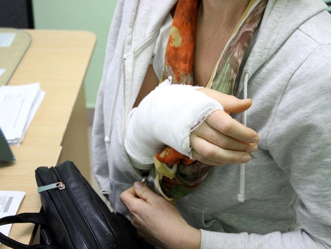 Пожилая женщина не смогла получить помощь в нескольких больницах Волгограда | Источник: Иван Рейзвих / NGS55.RU