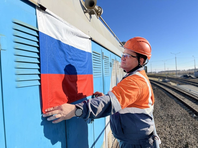 Установка флагов стала символом единства | Источник: Светлана Иванова