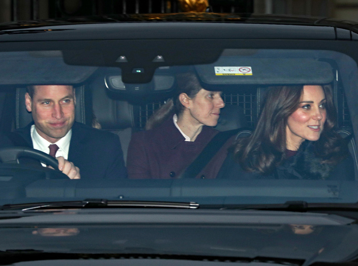 Утомились: принц Джордж и принцесса Шарлотта после банкета в Букингемском дворце