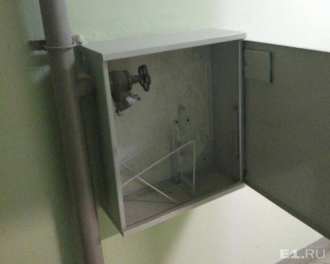 А это дом на улице Бакинских Комиссаров, откуда унесли рукав