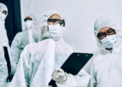 На передовой: о чем молчат врачи, которые борются с эпидемией коронавируса