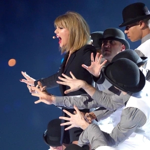 Самые яркие моменты церемонии BRIT Awards 2015