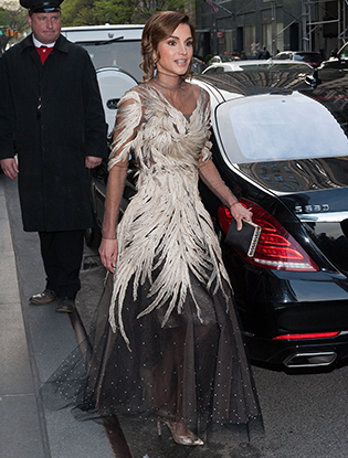 Королева Рания заглянула на Бал Института Костюма MET Gala 2016