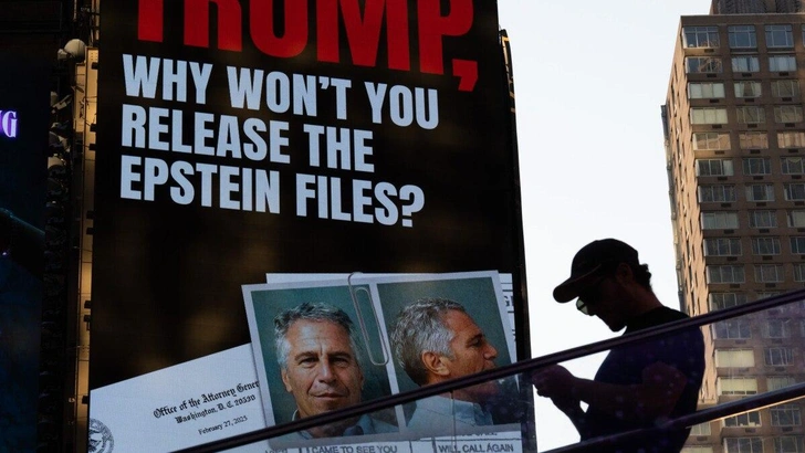Билборд на Таймс-сквер в Нью-Йорке (США)/июль 2025 года | Источник: Getty