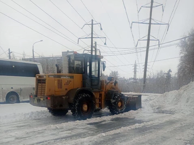 На городских улицах задействованы сотни снегоуборочных машин | Источник: пресс-центр мэрии Новосибирска