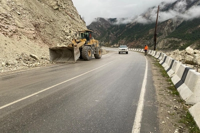 В Дагестане 14 участков дорог остаются закрытыми