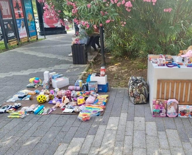 «Прилавок» сочинка организовала прямо на дорожке | Источник: police_sochi/t.me
