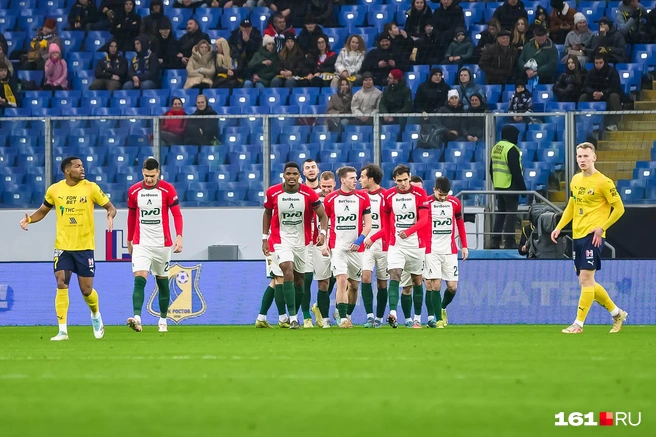 Дмитрий Баринов открыл счет уже на третьей минуте матча | Источник: Евгений Вдовин / 161.RU