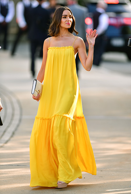 Платья желтого цвета лето 2023 (77 фото)