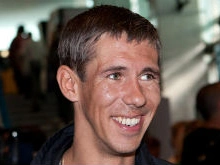 Дебошир Алексей Панин устроился в кинотеатр продавцом попкорна