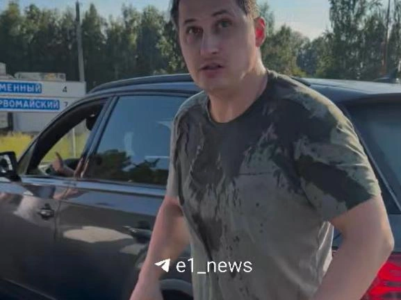 Подруги хотят наказать неадеквата | Источник: qweuyx / Instagram.com*