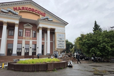 Возле «Маяковского» демонтируют пристройки