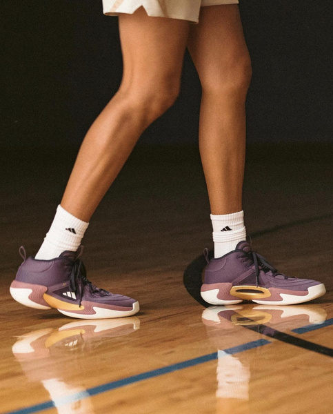 Золушки на паркете: Adidas разработал кроссовки специально для женщин-баскетболисток