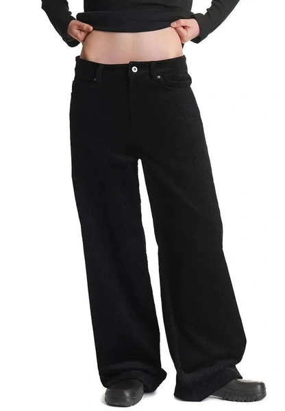 Идеальная база — брюки на осень-зиму 2025/26: лучшие модели у российских брендов Идеальная база — брюки на осень-зиму 2025/26: лучшие модели у российских брендов