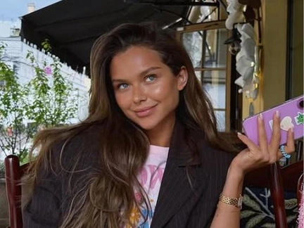 «А что с ней стало? Она же вроде нормальная была»: Стеша Маликова в дерзком образе посмеялась над собой