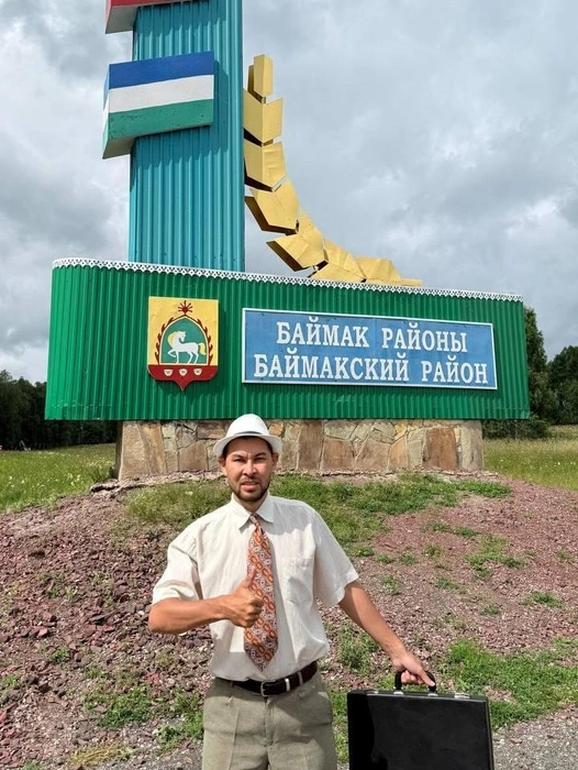 На «Халык-туре» в Баймакском районе в образе Безшансова | Источник: HalykZnaet / T.me