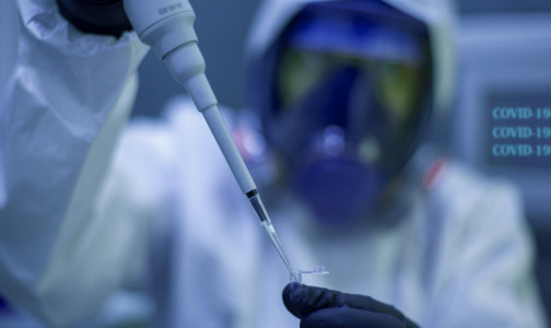 Защищает не только от ковида: о новой вакцине рассказал директор НИИ гриппа