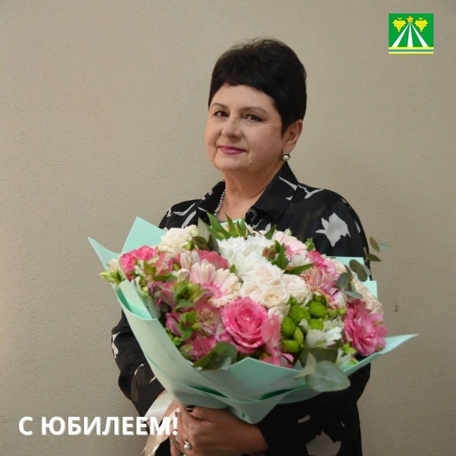 Лесь поздравлял сотрудницу с юбилеем в своих соцсетях | Источник: Сергей Лесь / Vk.com